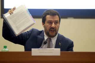 Παρά τα θανατηφόρα ναυάγια, η ιταλική γραμμή δεν αλλάζει