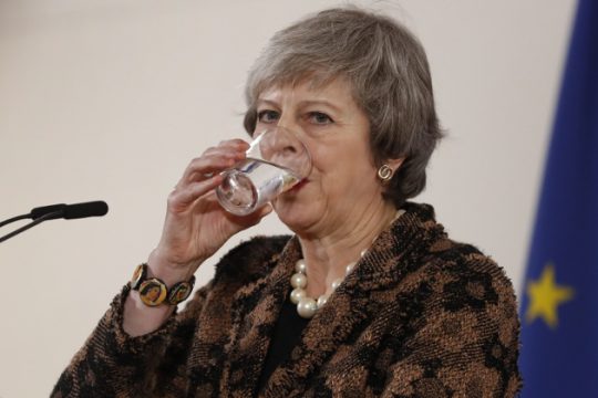 Βροχή τα «όχι» για επαναδιαπραγμάτευση του Brexit