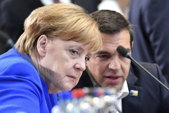 SZ: Προεκλογική βοήθεια Μέρκελ στον Αλέξη Τσίπρα