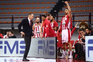 Ο Μιλουτίνοφ λύνει τα χέρια του Μπλατ