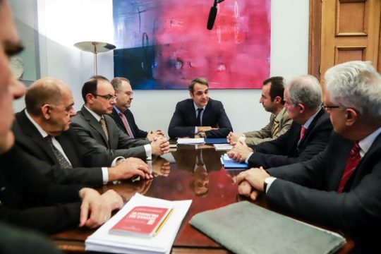 Χαμηλοί τόνοι για τα περί «θεσμικής εκτροπής» και υψηλοί για τα «ολισθήματα» Πολάκη