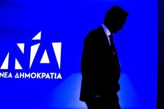 Αλλοι κρύβονται, άλλοι ψεύδονται