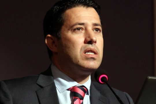 Ο αξιότιμος κύριος Μανιαδάκης