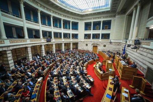 Δεύτερος γύρος για την ψήφο εμπιστοσύνης [Live]