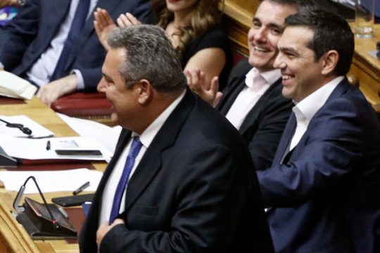 Ψήφος εμπιστοσύνης και με το… παρα Πάνο