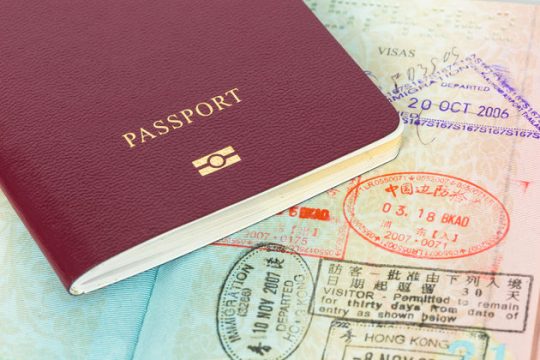 Η Επιτροπή… ανακάλυψε τις «χρυσές βίζες»
