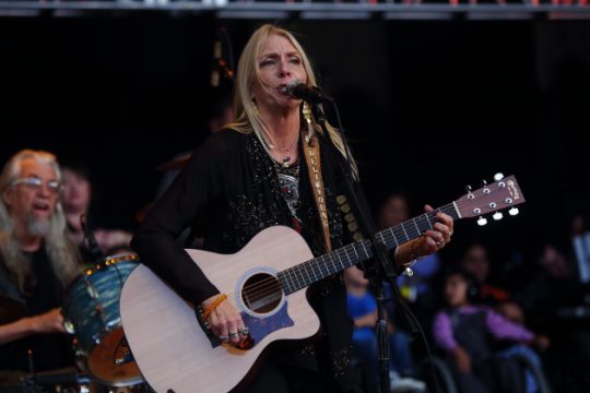 Πέθανε η Pegi Young, μουσικός, ακτιβίστρια, πρώην σύζυγος του Neil Young