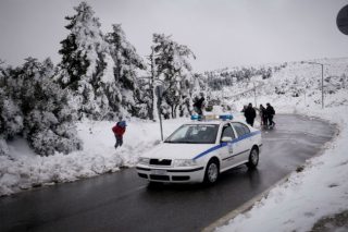 Επιχειρήσεις απεγκλωβισμού λόγω χιονιά στη Χίο