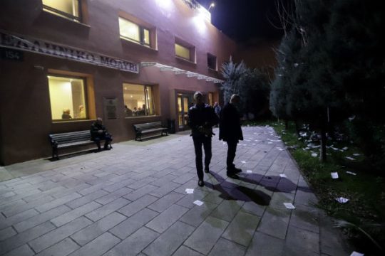 Παρέμβαση Ρουβίκωνα σε εκδήλωση του ΣΥΡΙΖΑ