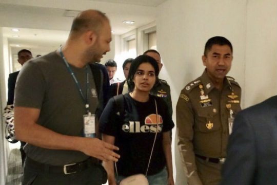 Άσυλο στην Ταϊλάνδη για τη 19χρονη που ξέφυγε από την οικογένειά της