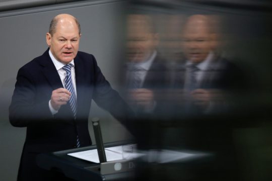 «Τελείωσαν τα “χρυσά χρόνια” για τη Γερμανία»