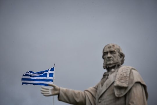 Με προαιώνια φόρα…