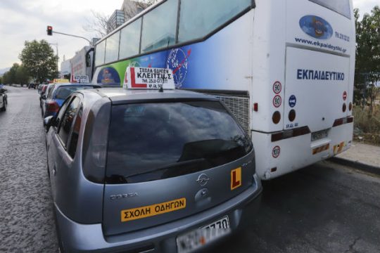 Δίπλωμα οδήγησης στα 17