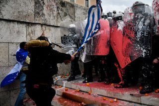 25 τραυματίες αστυνομικοί