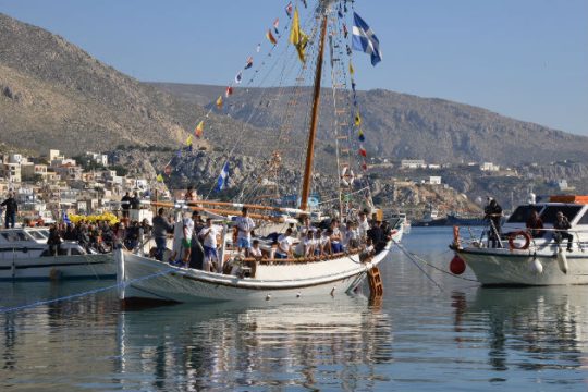 Στη Σαμοθράκη ο Τσίπρας, στη Ραφήνα ο Μητσοτάκης για τα Θεοφάνεια