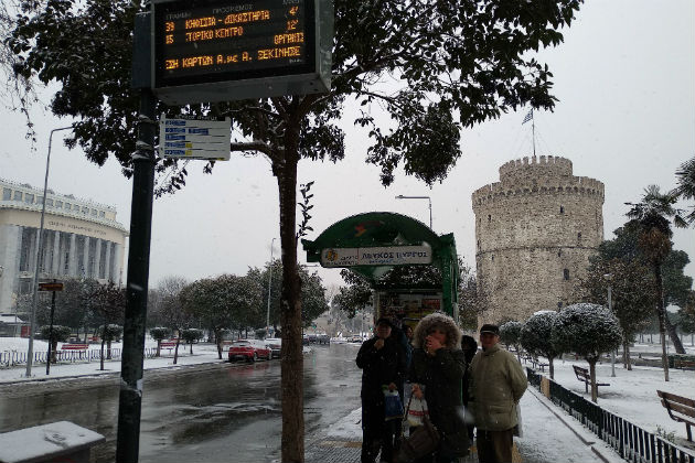 Νέο κύμα χιονόπτωσης πλήττει τη Θεσσαλονίκη, κλειστά τα σχολεία
