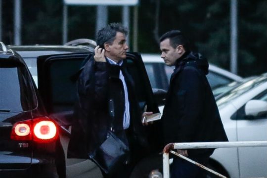 Στο τραπέζι της διαπραγμάτευσης ο κατώτατος μισθός