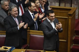 «Βροχή» συγχαρητηρίων για την ιστορική νίκη