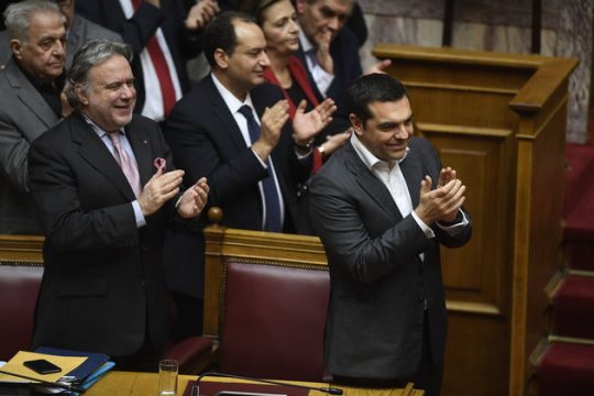 «Βροχή» συγχαρητηρίων για την ιστορική νίκη