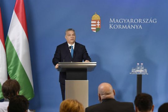 Όρμπαν: «Εξέλιξη της χρονιάς» ο αντιμεταναστευτικός άξονας