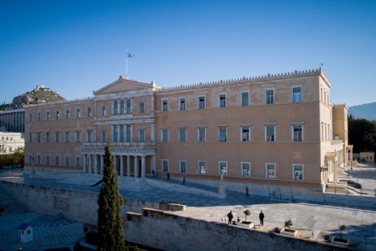 Στην Επιτροπή με «όπλα» τις δεσμεύσεις για γλώσσα και ιθαγένεια