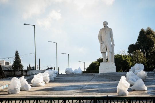 Η βία και η αδιαφορία της κοινωνίας