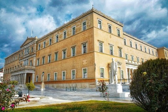 Θεσμικές ανισορροπίες και θεσμική εξισορρόπηση
