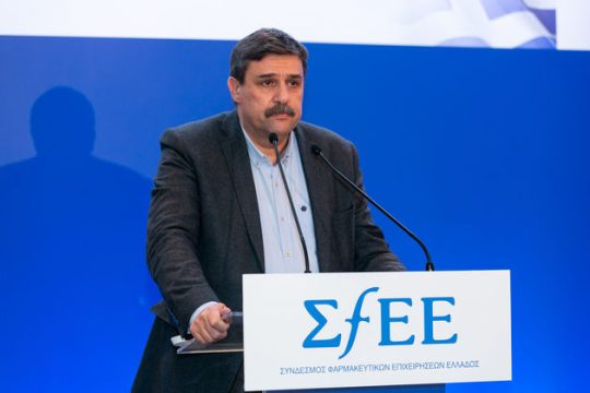 Αναζητούνται νέα «μείγματα» στην πολιτική για το φάρμακο