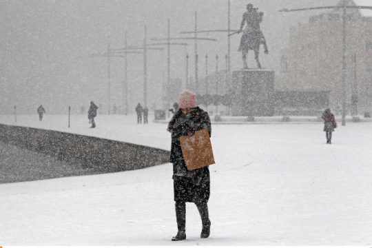 Κλειστά σχολεία και προβλήματα κυρίως στη Β. Ελλάδα από τα χιόνια