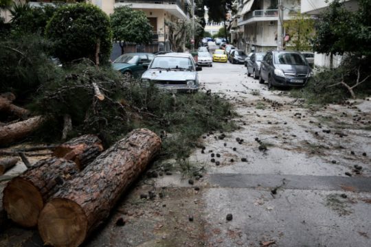 Συνεχίζονται τα προβλήματα από το κύμα κακοκαιρίας