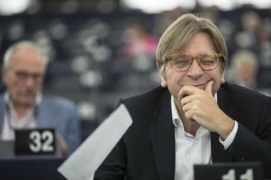 Ποια κόλαση; Ερχονται… γκιλοτίνες για τους «Μπρεξιστές»