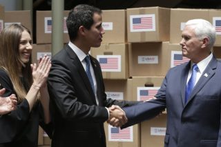 Η διπλωματία της… έμμεσης απειλής