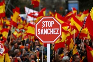 Δεξιοί και φασίστες χέρι χέρι απέναντι στον Πέδρο Σάντσεθ