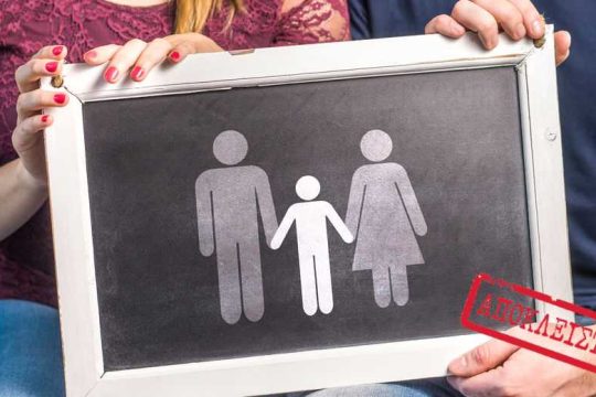 Ανοίγουν τα ηλεκτρονικά μητρώα για τις υιοθεσίες