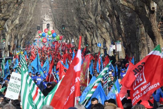 Διαδηλώσεις κατά της οικονομικής πολιτικής