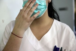 Συνεχίζει να «θερίζει» η γρίπη