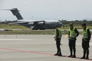 Φοβού τους Αμερικανούς και «βοήθεια» φέροντας