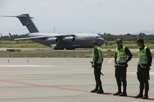 Φοβού τους Αμερικανούς και «βοήθεια» φέροντας