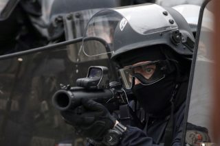 Μνημείο καταστολής και ανελευθερίας με υπογραφή Μακρόν