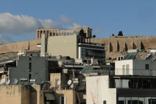 Η άδεια για το δεκαώροφο «γλίστρησε» στο δρόμο για το ΚΑΣ