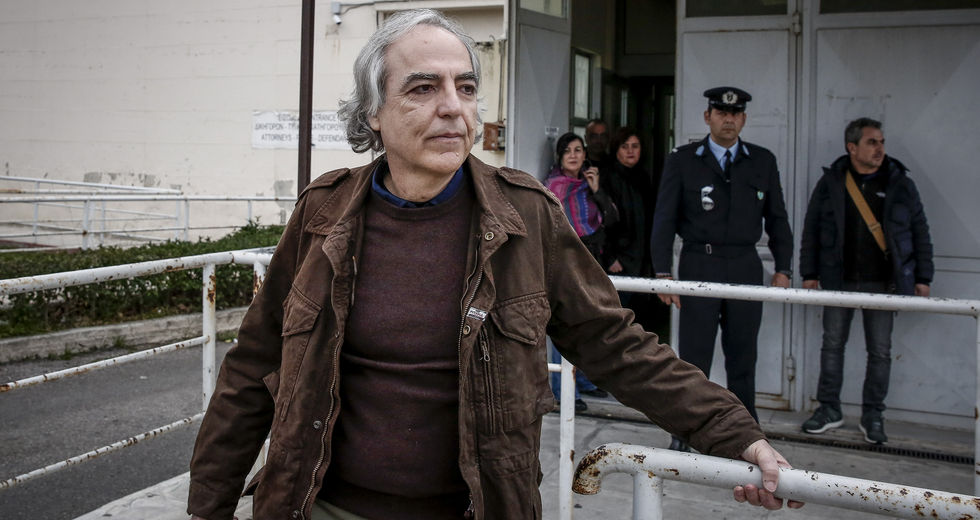 Επιλεκτική ερμηνεία για άδειες ισοβιτών