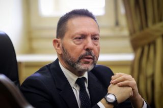 Αντιμονωπολιακός ο Στουρνάρας, αλλά για τις συντάξεις