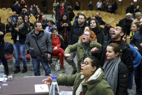 Τα μαρτύρια του συνδικαλισμού στην πλατεία Βάθη