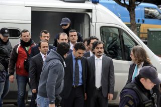 Το αγκάθι των «οκτώ»