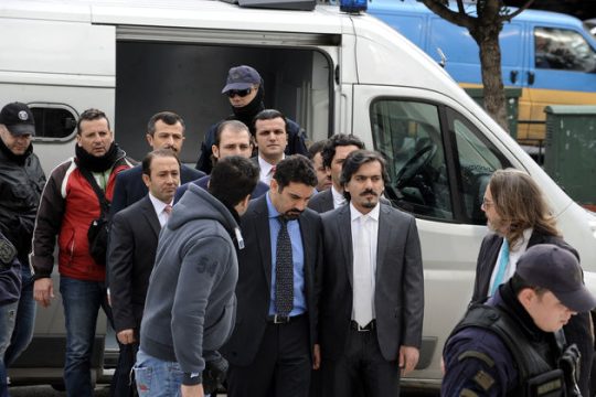 Το αγκάθι των «οκτώ»