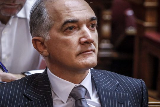 Στη Βουλή η υπόθεση των αρθροσκοπήσεων Σαλμά
