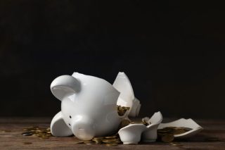 Αύξηση κατώτατου μισθού: Ενα βήμα μικρό αλλά αναγκαίο
