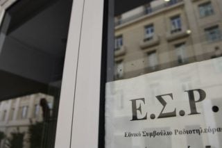 Η ιστορία πίσω από τη σύμπραξη ΝΔ - ΣΥΡΙΖΑ για την επιλογή Κουτρομάνου στο ΕΣΡ