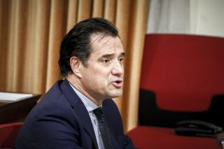 Απειλεί ο Αδωνις