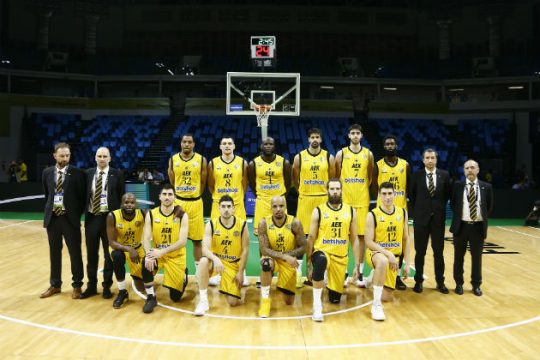 Η ΑΕΚ παίζει για την κορυφή του κόσμου